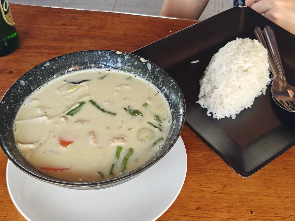 The bowl is doing its best; the mound of jasmine rice on that black plate is simply not pretending to be anything other than what it is.