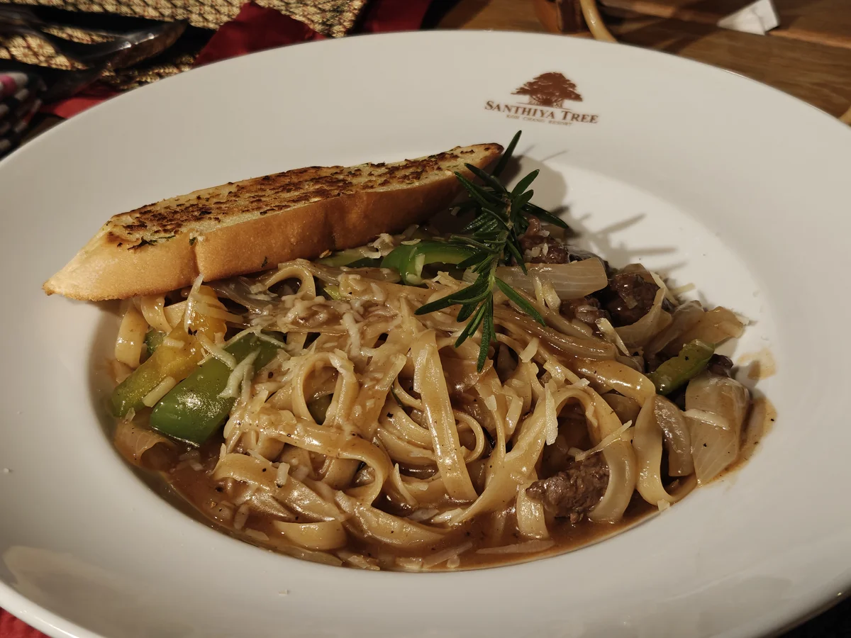 Fettuccine with beef, green pepper, and onion in a brown sauce — served with toasted bread at Santhiya Tree, Koh Chang.
