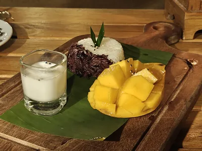 Mango Sticky Rice (Khao Niao Mamuang) with Black Sticky Rice